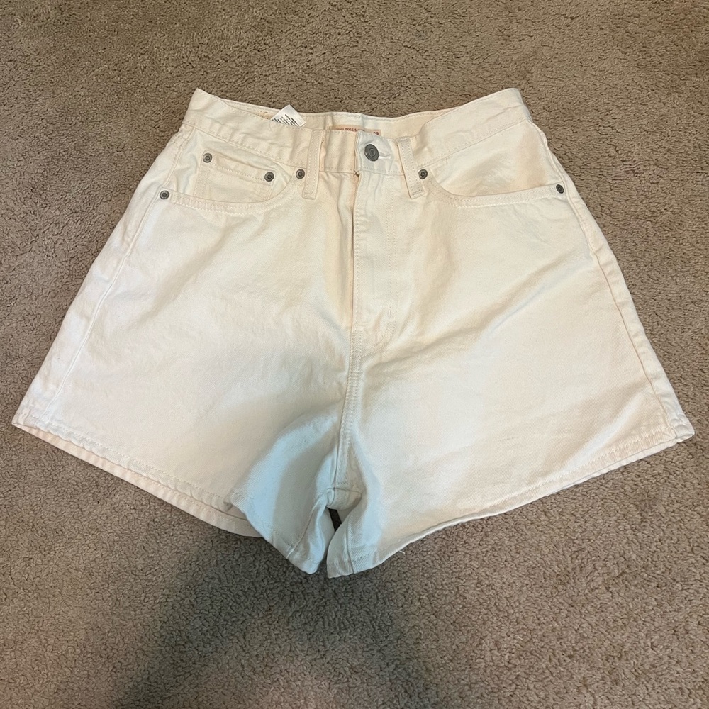 Levi’a white jean shorts